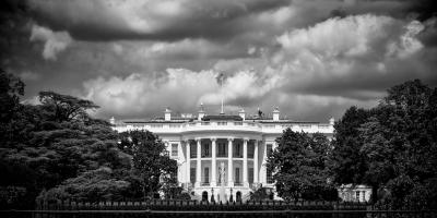 Black and white image of the White House on a cloudy day