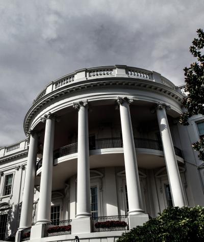 Black and white image of the White House