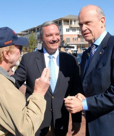 U.S. Congressman Jeff Miller (center) introduces former Senator and Republican party presidential candidate Fred Thompson (right) at a Florida rally in 2007.
